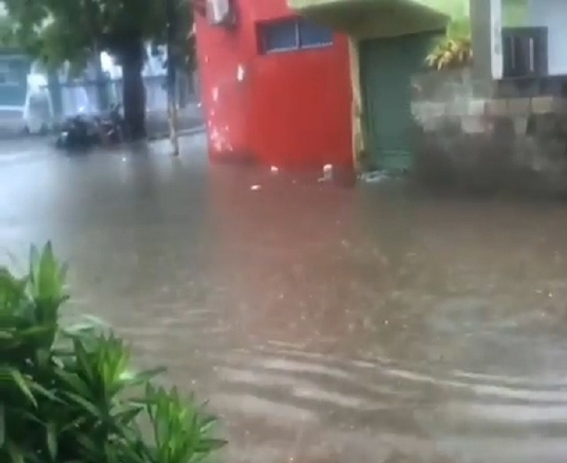 Falta de drenaje pluvial afecta calle en Cotuí