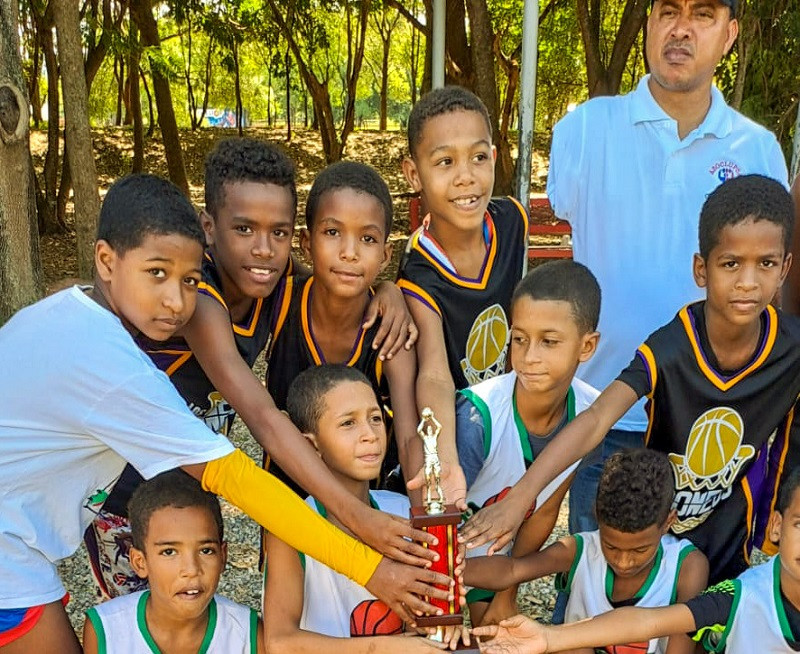 Equipo de baloncesto del club Los Idóneos