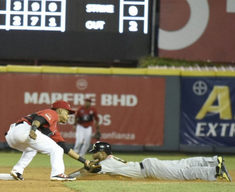 Águilas propinan cuarto revés corrido a Leones