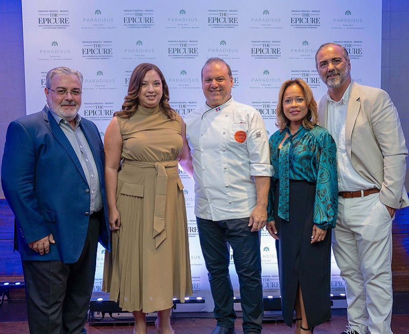 Francisco Camps, Natalie Rodríguez, Chef Lendro Díaz, Carolina Valentín y Luis Cancela