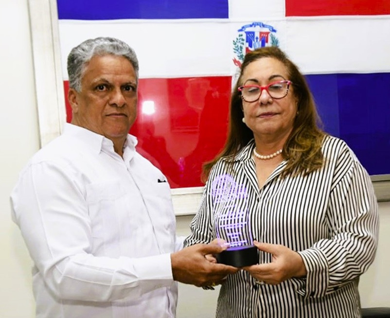 Tony Peña R y Rosa Santos