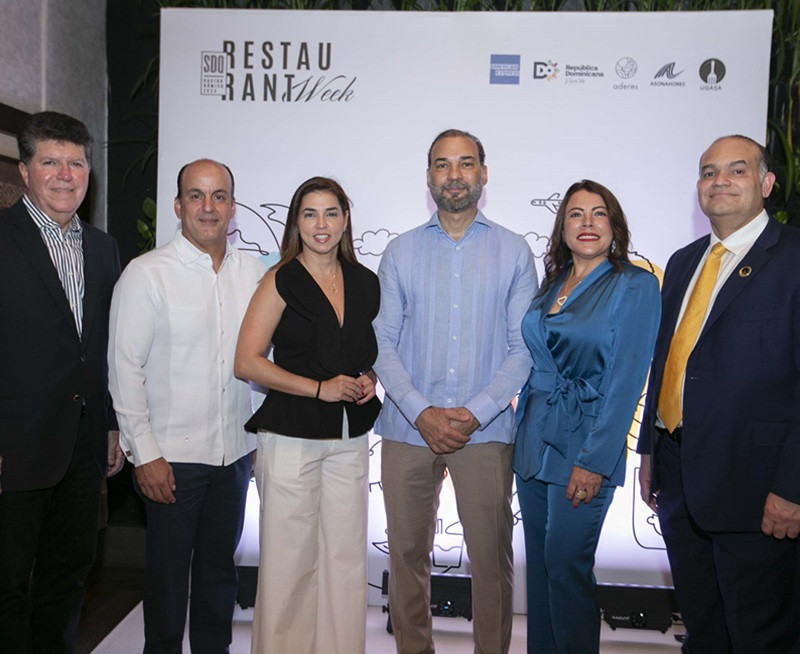 Luis Ros, Frank Rodríguez, Sarah Peña, Omar Cepeda, Lissette Olivares y Darío Núñez