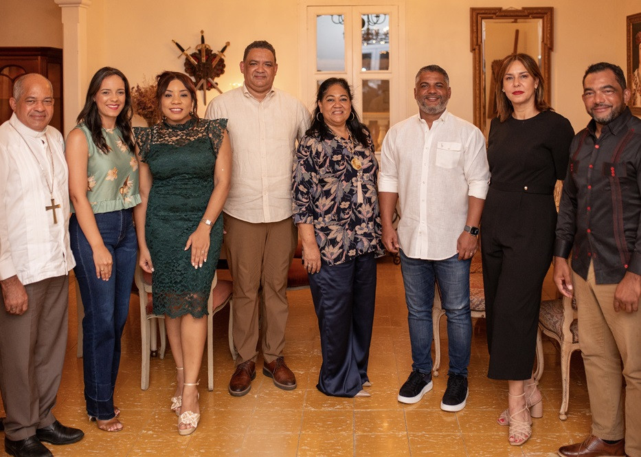 Monsenor Julio Cesar Corniel,Grecia Gomez,Anny Mariel Gomez,Elvis Peralta, Angela Correa,Atahualpa Paulino, Birgitt Heinsen y Carlos Rodoli