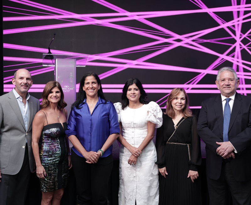 Pierre Nahas, Mimi Mata, Thais Herrera, Carmen Ortiz, Fabeth Martínez y Roberto Henríquez