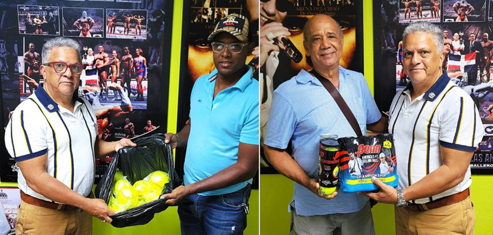 El señor Tony Peña R, director provincial de deportes MIDEREC Santiago, hace entrega de utilería de softbol y tenis a los entrenadores, José García y Alberto Martínez